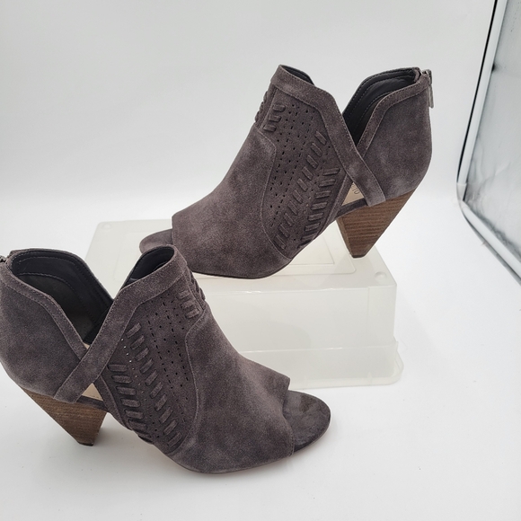 Vince Camuto Ebelin Suede Cone-Heel Shootie Open Toe Zip Back Gray 11M/43 - Picture 5 of 11